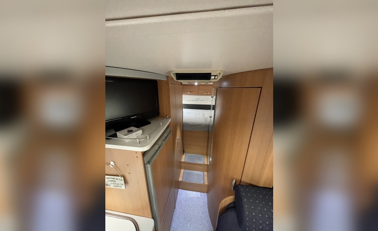 Sun traveller – Very neat and complete 6p Knaus alcove built in 2005 with air conditioning