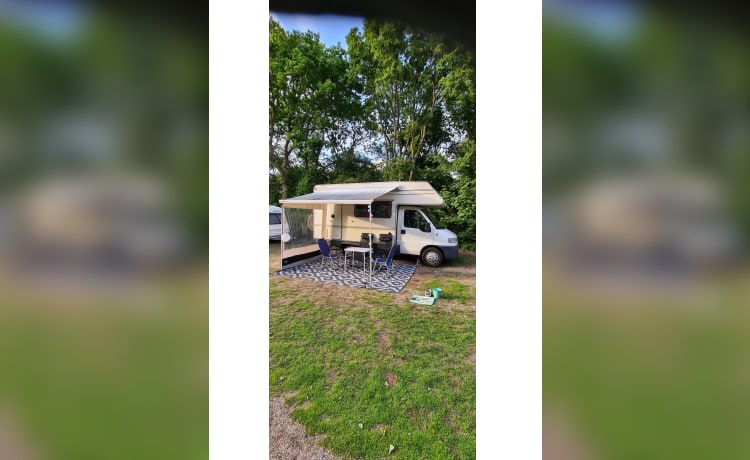 Joli camping-car familial, avec lits superposés, alcôve Fiat Ducato 230 de 1999