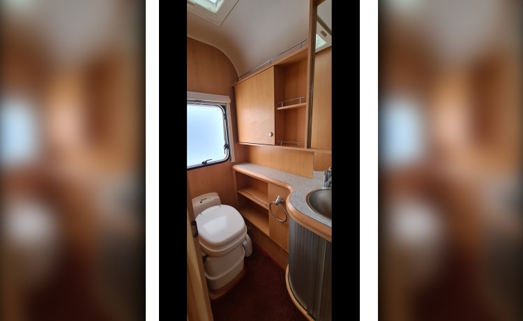 Compact and cosy 2 berth Motorhome 