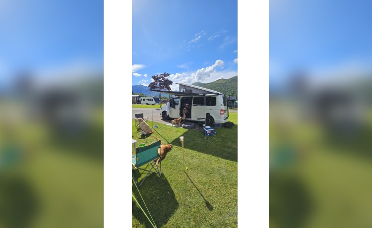 Lizzy the camperess  – 4 berth Volkswagen campervan from 2012