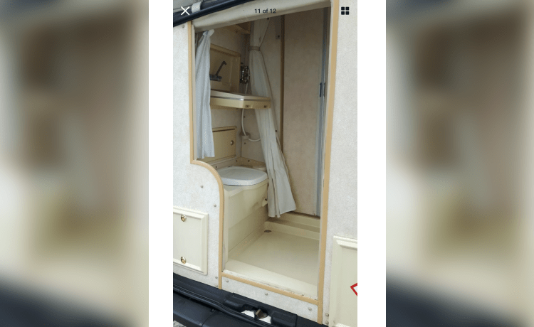 TOM – 5 couchettes VW T25 Autosleeper Topaz avec cuisine, douche