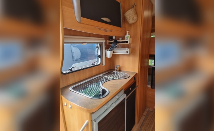 Tinus – Spacious family camper