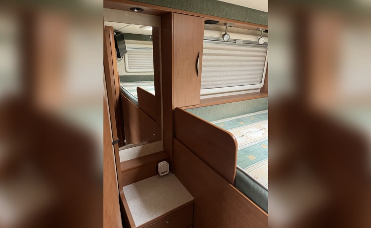 Snogly  – Bessecar e735 motorhome 6 berth excellent for families