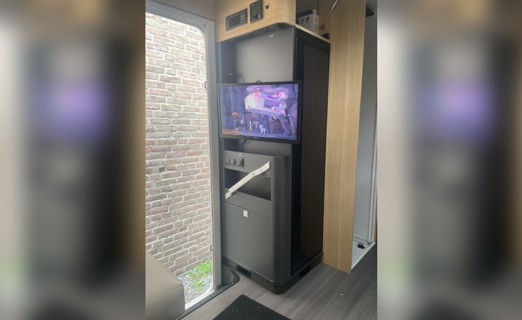 Glamping! – 5p Adria Mobil semi-integrated uit 2021