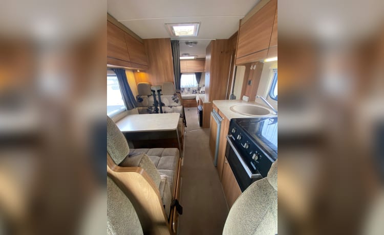 Jessie – 6 berth Swift semi-integrated - Discover the Highlands