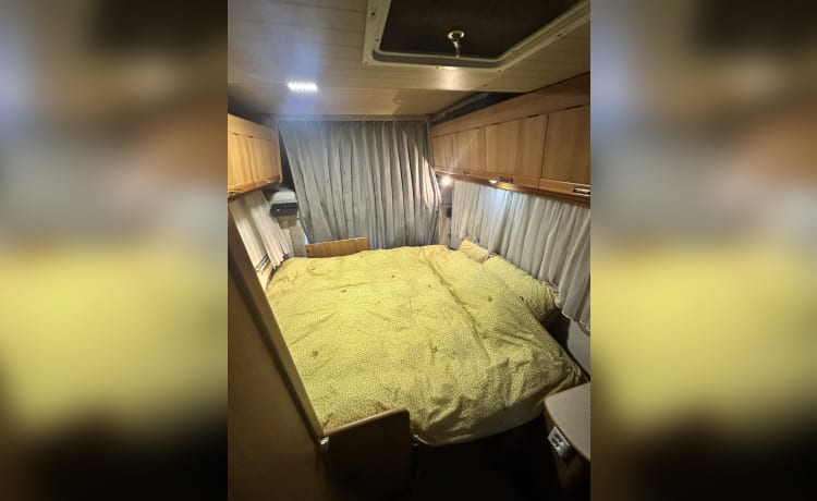 Camper Ford alcove uit 1993 voor and 1-4 personen