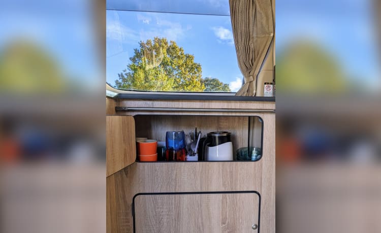 Vamos – Luxury Campervan and Nomad Office