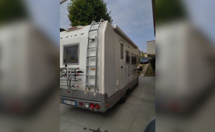 Rinus – Laika Ecovip 2.1 attic camper