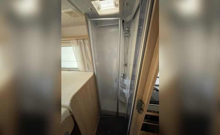 Ernie – 4 berth Sunlight T68 with end bedroom insurance included 