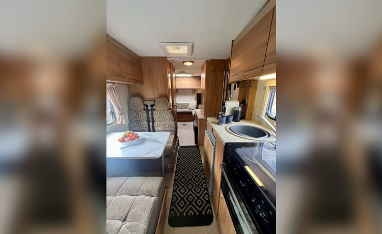 6 berth Swift Lifestyle 686 3500kg 