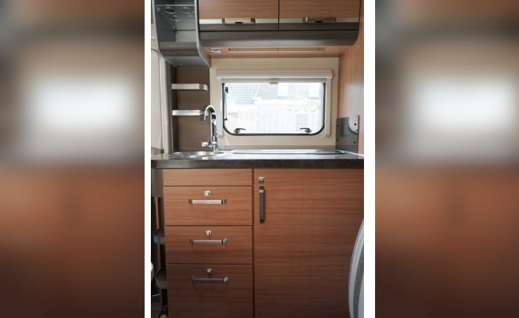 6-pers. Knaus Sky Traveler family camper with bunk beds!