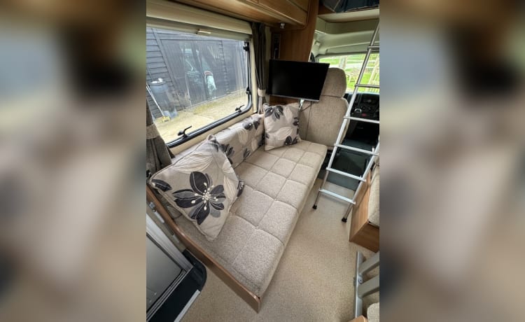 6 berth Swift Escape 696