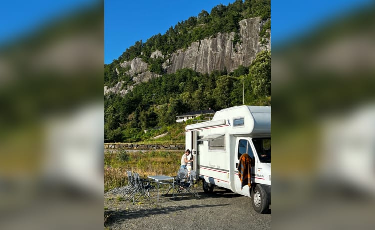 De Camper – Schöner geräumiger Fiat Bavaria 7p mit XL-Luke