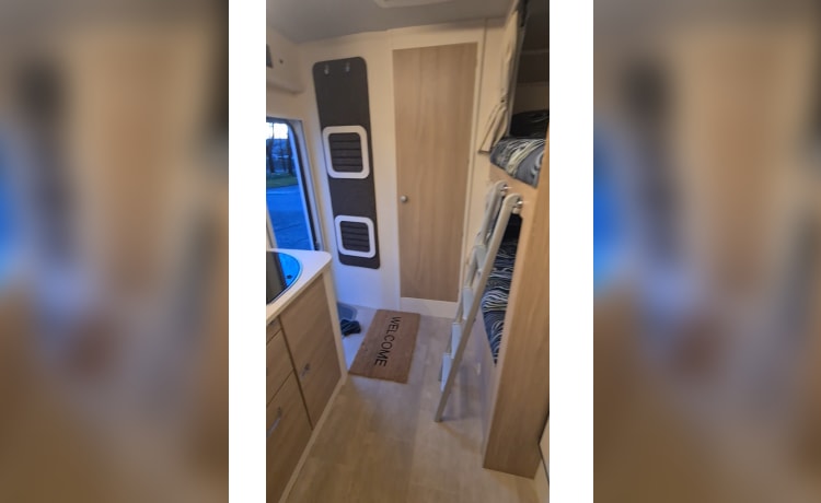 LISMORE – 6/7 Berth, Ford Rimor Evo Sound, 6 Seatbelt 