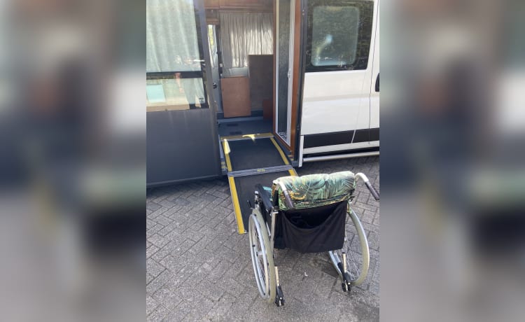 Toffe luxe buscamper (Rolstoeltoegankelijk)