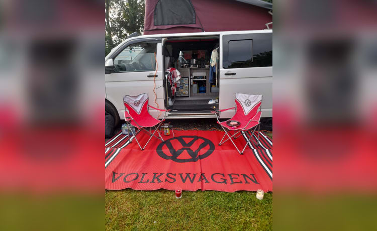 T5.1 t32 140  – 4 berth Volkswagen campervan from 2013