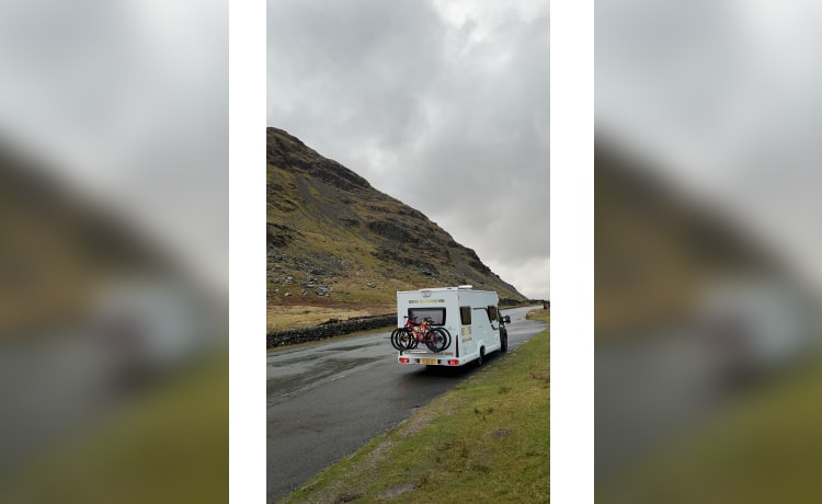 6 berth Peugeot semi-integrated from 2022