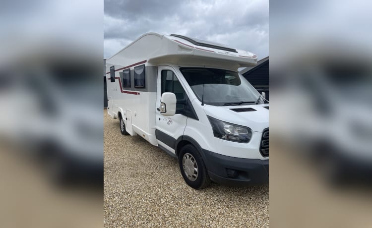 SYLVIA – Luxury 4 berth motorhome, king size fixed bed and electric drop down double