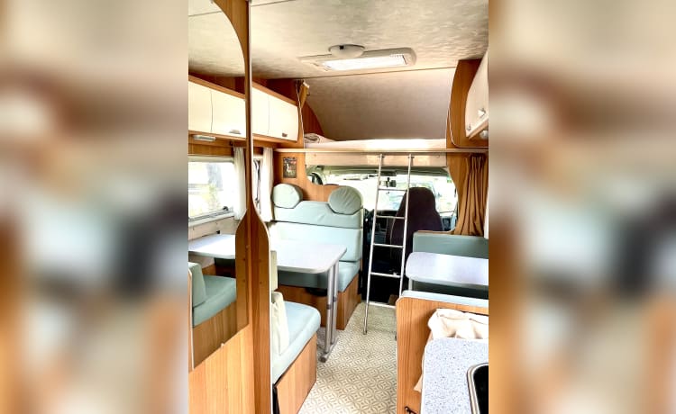 Light and spacious family camper with bunk beds