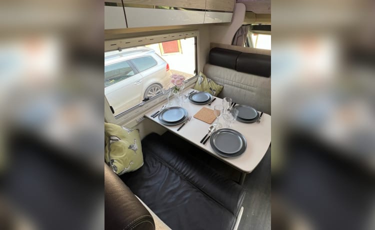 Herbie – Comfortable 4/5/6 berth Chausson Flash motorhome with all of the comforts