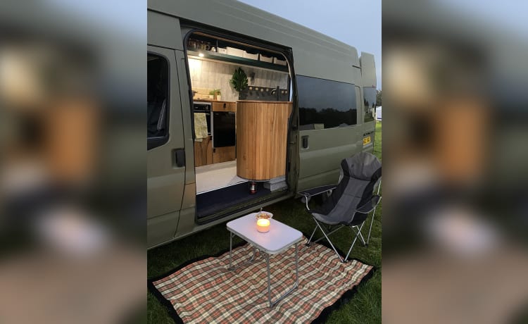 Sparrow's nest – Off-grid camper met tweepersoonsbed over de volledige lengte *Huisdiervriendelijk*