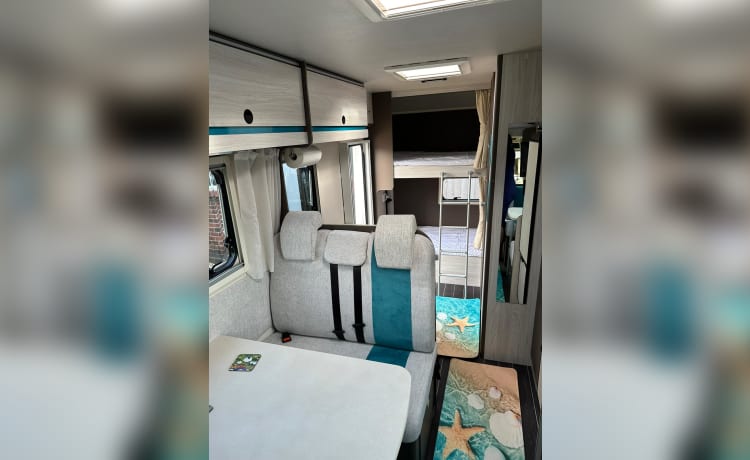 Eze – HR Adventures - Rimor Kilig 9 - 6 berth, 6 seat belt Motorhome