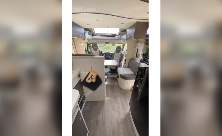 Mooie comfortabele 4p Chausson camper uit 2016!