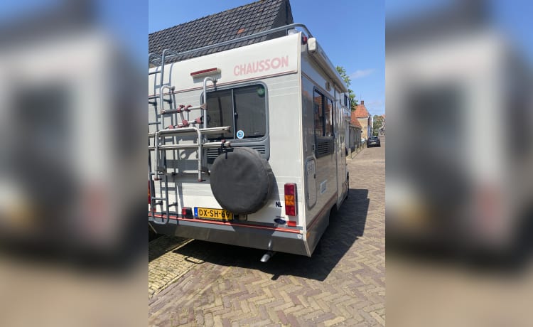 Pantoffeltje – Compacte 4 persoons alkoof camper (ook 4 plekken gordels!)