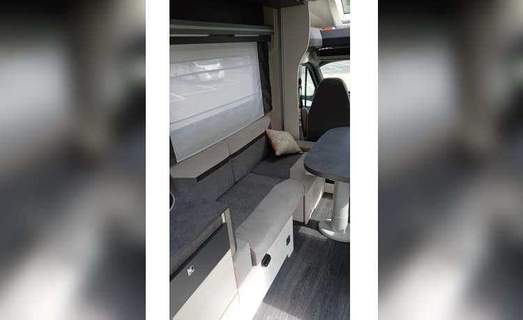 720 Titanium Premium – 5p Chausson semi-integrated uit 2021