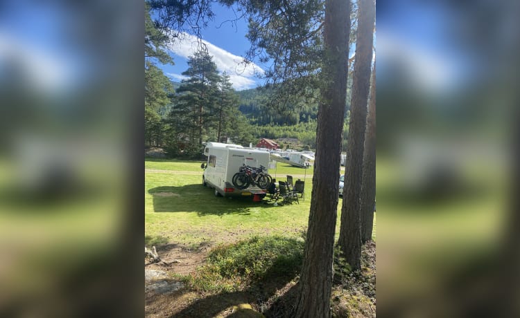 Knusse Hymer Alkoof gezinscamper