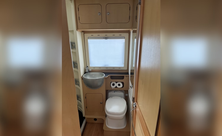 6-person family camper (Ford Granduca 77)