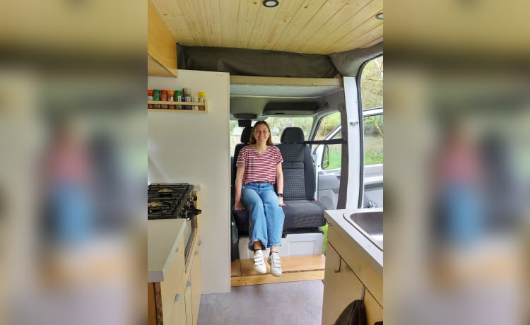 2p Mercedes Sprinter cozy campervan 