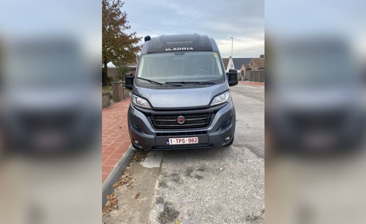 Adria twin Supreme fiat ducato automaat – Bellissimo camper in affitto