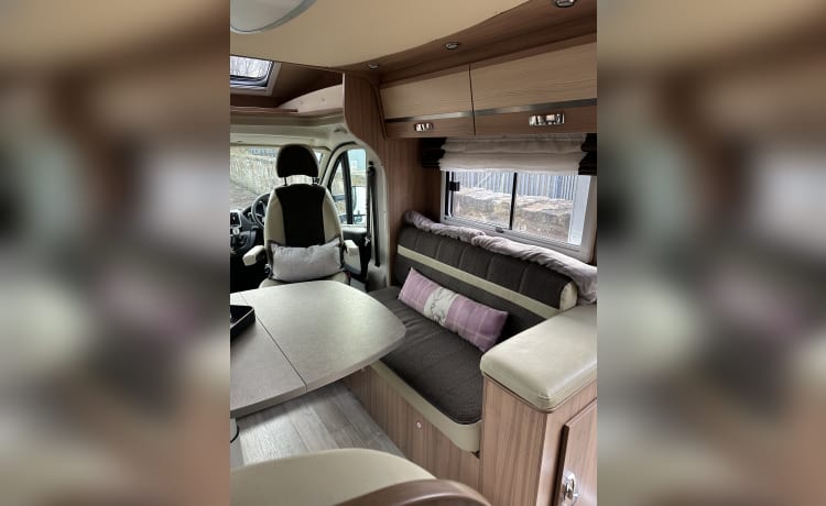 Jura – Luxury spacious Motorhome 