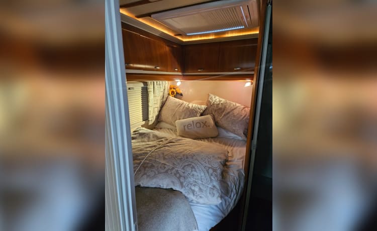 Luxury motorhome c1 licence required  – 4-persoons Fiat-bus uit 2009