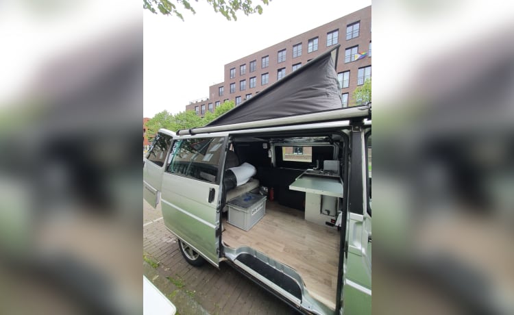 VW – Volkswagen Transporter T4 2.5 Tdi  (4 gordels, Huisdieren toegestaan))