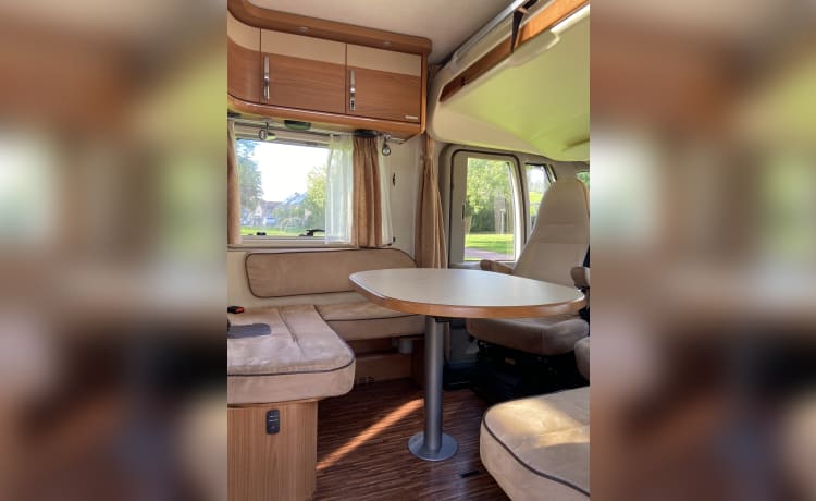 4p Hymer B 674 SL integrated from 2009 including length beds and fold-down bed