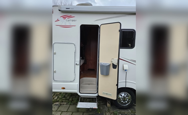 SUN Traveller – Spacious comfortable family camper