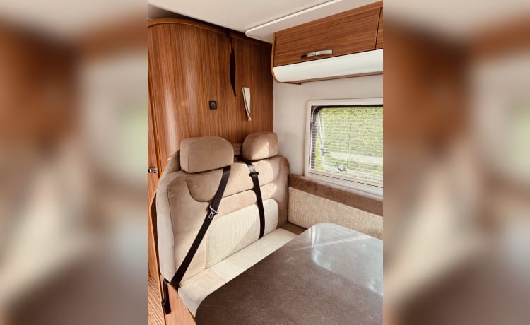 4p Adria Matrix hef- en lengtebedden – Luxe, frisse camper met veel ruimte!