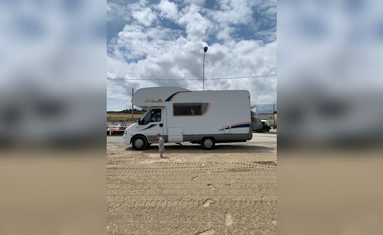 Beau camping-car familial spacieux 6p personne avec climatisation