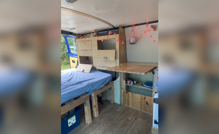 Gezellige kleine zelfvoorzienende camper