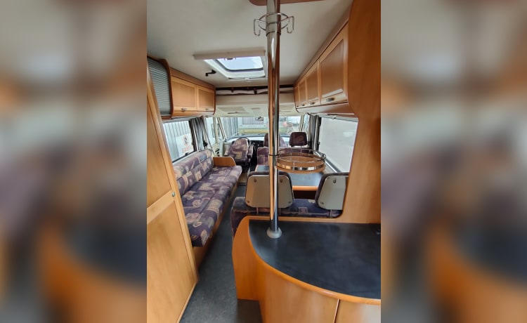 Cozy 5-person Hymer integral camper