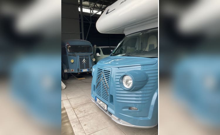 Simba – Citroen HY Retro alkoof van Hobby met stapelbedden