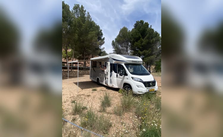 Mooie comfortabele 4p Chausson camper uit 2016!