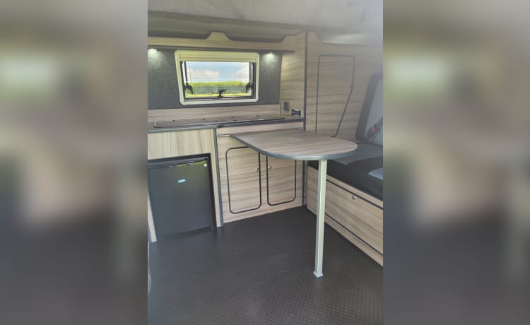 Maxi – Fully electric 2 berth campervan 