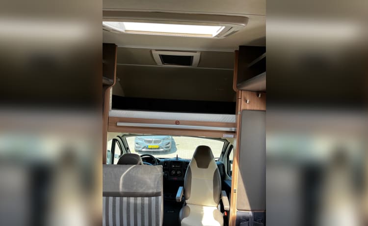 Knaus Sky traveller  600DKG Alcove Camper BJ 2015