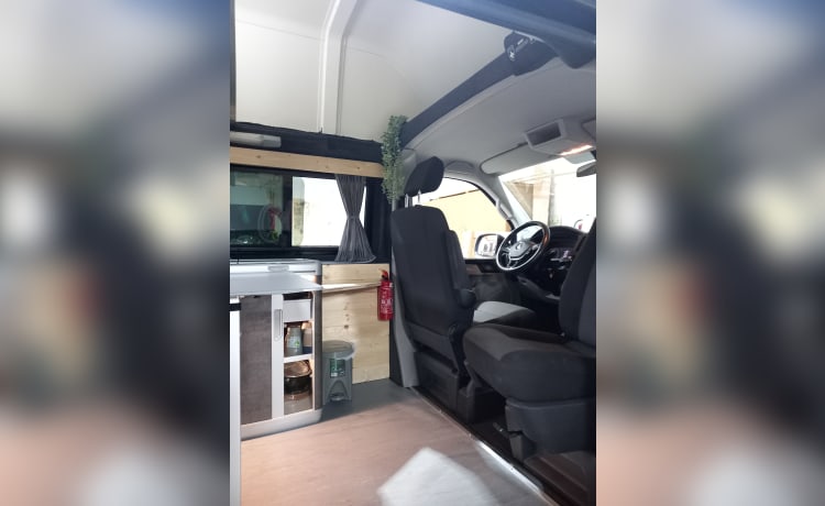 Harry – LUXURY 5p Volkswagen SUNLINER XL bus camper, built-in 2023!