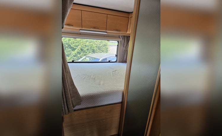 6p Hymer alcove uit 1999