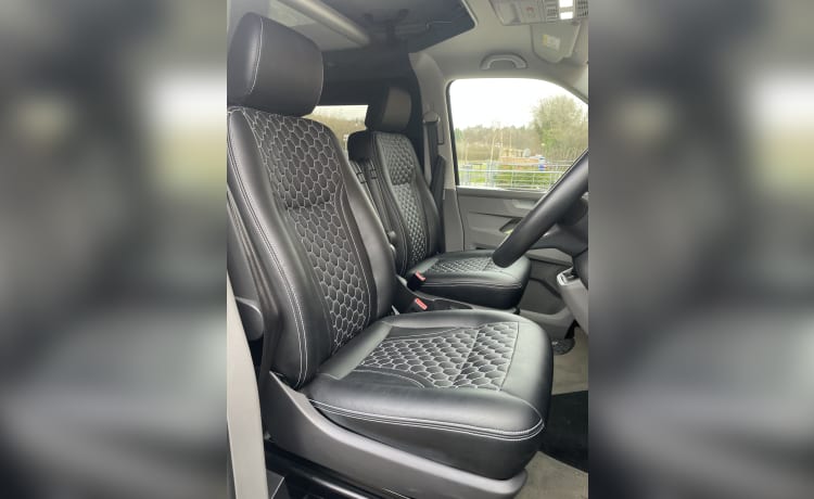 Otto – Favoloso camper Volkswagen T6 "2022" pronto per la tua prossima avventura.