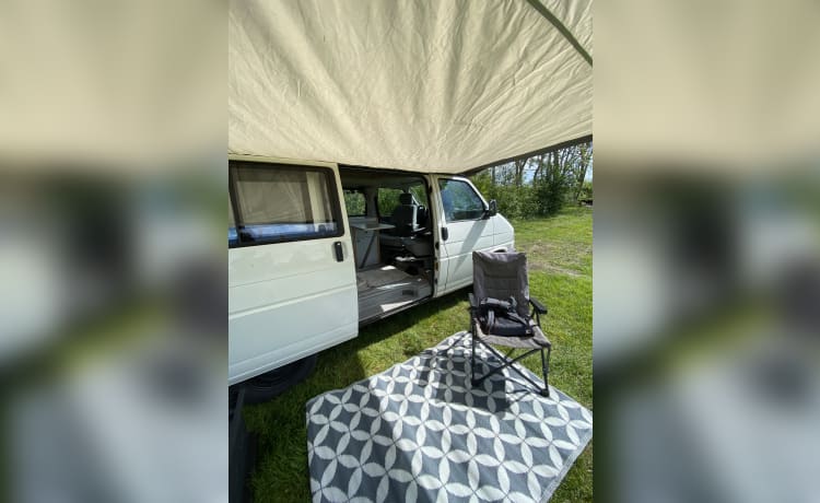 Wonderful California VW camper T4, 4 people with air conditioning and air fryer